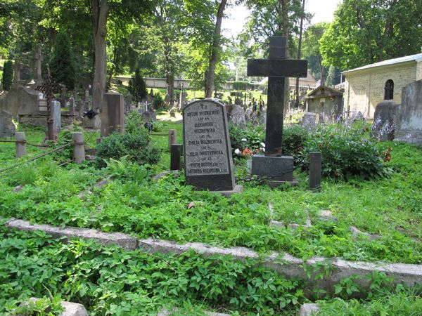Tombstone of Antonina and Piotr Rozum, Julia Sviatkowska and the Vishnevskis family, Rossa cemetery in Vilnius, as of 2013
