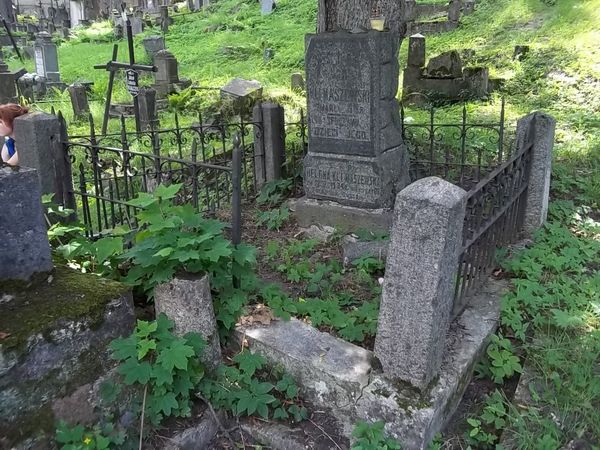 Tombstone of Helena and Jan Klimaszewski, Na Rossie cemetery in Vilnius, as of 2013