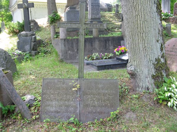 Tombstone of Izabella Lego and Maria Luczkova, Ross Cemetery in Vilnius, as of 2013.