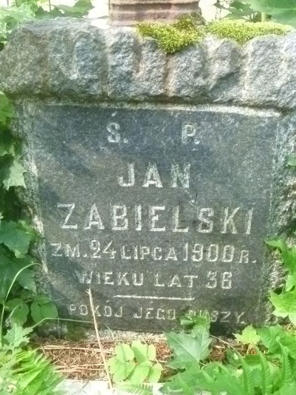 Fragment of Jan Zabielski's tombstone, Ross cemetery, as of 2013