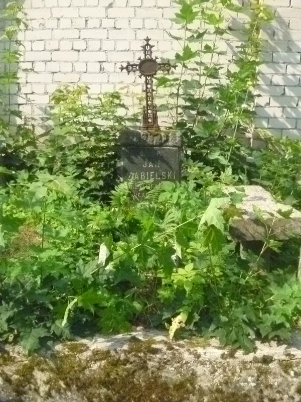 Tombstone of Jan Zabielski, Ross cemetery, as of 2013