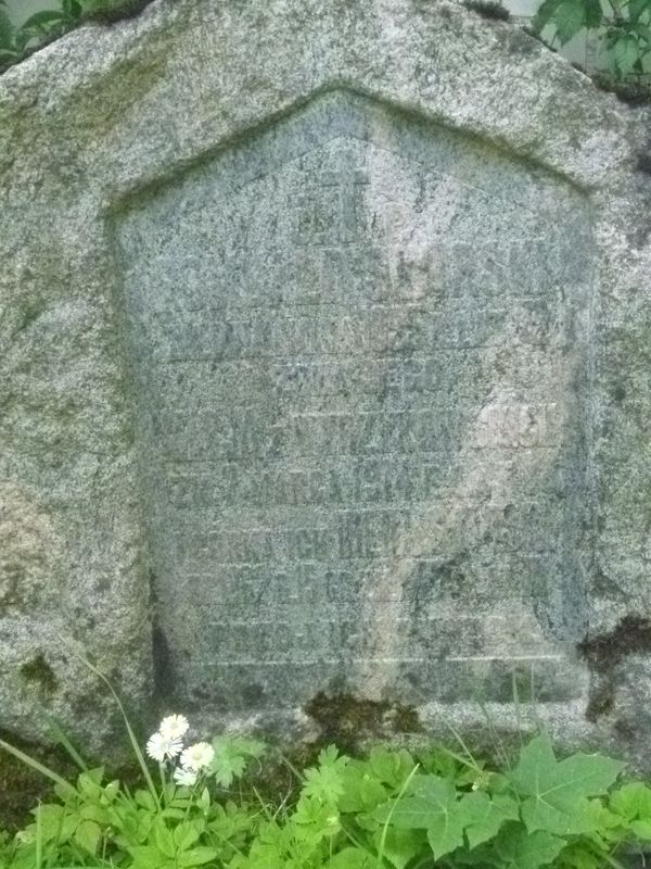 Fragment nagrobka rodziny Swirskich, cmentarz na Rossie, stan z 2013 roku