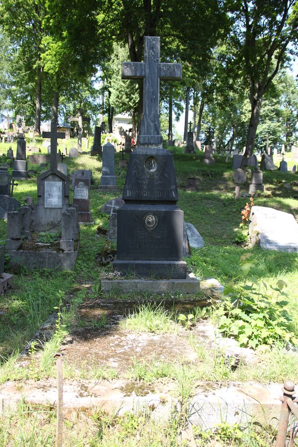 Tombstone of Aleksander and Stanislava Dowgierd, Na Rossie cemetery in Vilnius, as of 2013