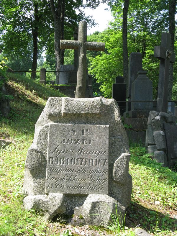 Nagrobek Józefa Bartoszewicza, cmentarz na Rossie w Wilnie, stan z 2013 r.