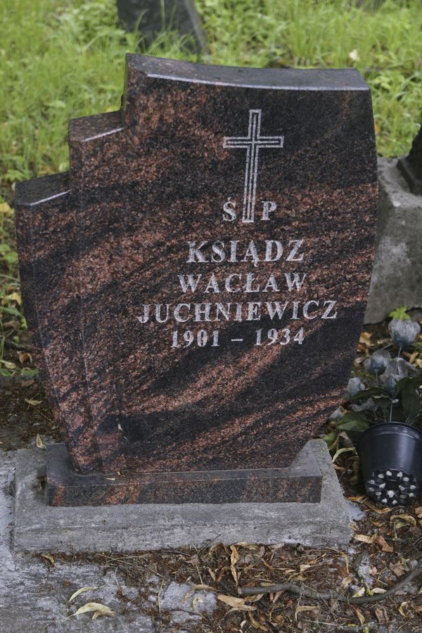 Nagrobek Wacława Juchniewicza, cmentarz Na Rossie w Wilnie, stan z 2013 r.
