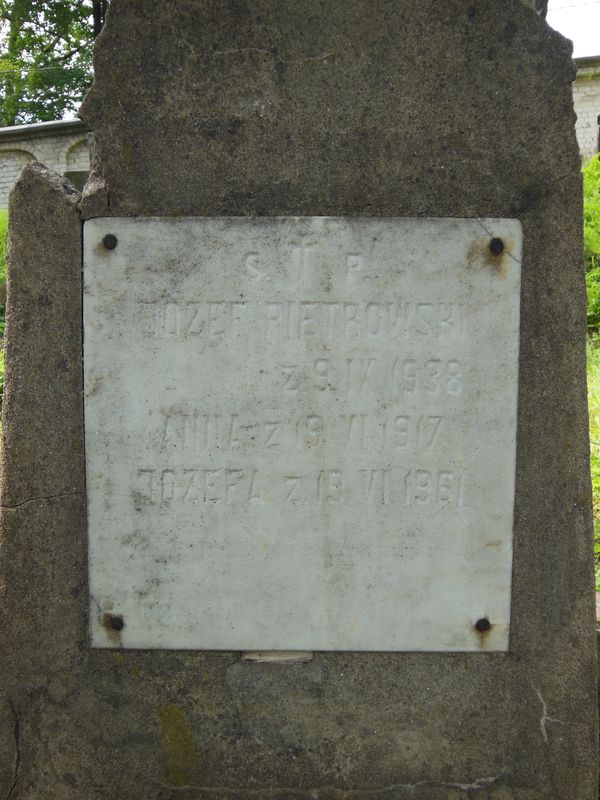 Fragment of the tombstone of the Petrovsky family, Na Rossa cemetery in Vilnius, as of 2013.