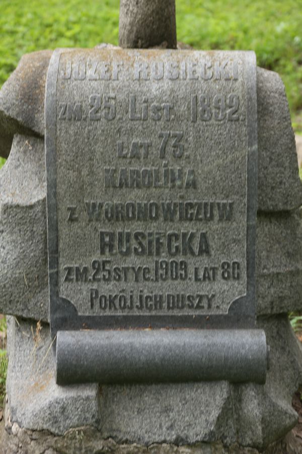 Nagrobek Józefa i Karoliny Rusieckich, cmentarz Na Rossie w Wilnie, stan z 2013, cmentarz Na Rossie w Wilnie, stan z 2013