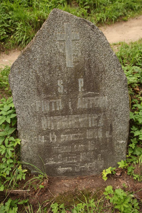 Tombstone of Antoni and Piotr Butkevich, Na Rossie cemetery in Vilnius, as of 2013