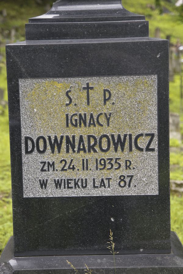 Fragment of the tombstone of Ignacy Downarowicz, Na Rossie cemetery in Vilnius, as of 2013.