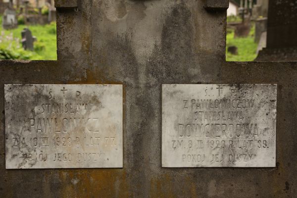 A fragment of the tomb of Stanislava Dowgierd and Stanislav Pavlovich, Na Rossie cemetery in Vilnius, state of 2013