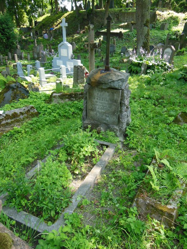 Tombstone of the Kobylinski family, Na Rossie cemetery in Vilnius, as of 2013.
