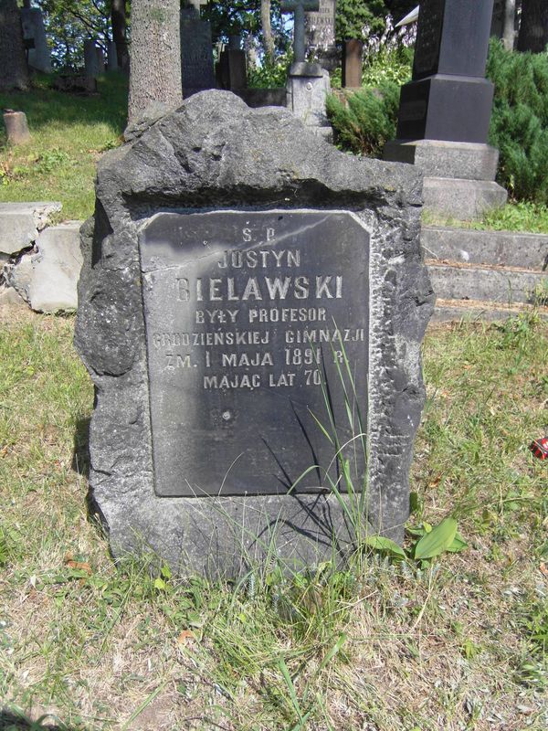 Nagrobek Justyna Bielawskiego, cmentarz na Rossie w Wilnie, stan z 2013 r.