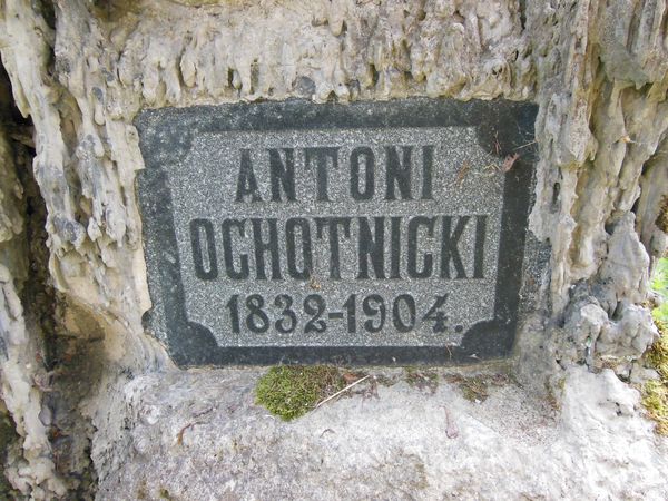 Fragment of the tombstone of the Ochotnicki family, Na Rossie cemetery in Vilnius, as of 2013.