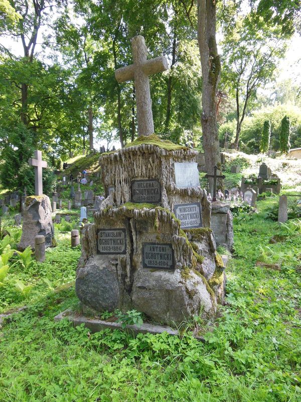 Tombstone of the Ochotnicki family, Na Rossie cemetery in Vilnius, as of 2013.