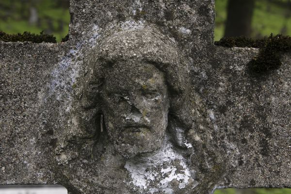 Fragment of Leonard Aramowicz's tombstone, Na Rossie cemetery in Vilnius, as of 2013.
