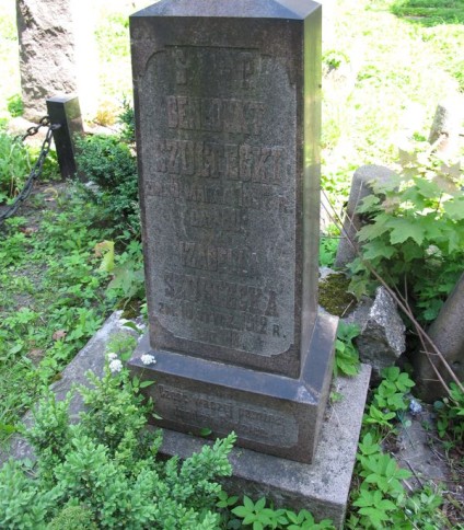 Nagrobek Benedykta i Izabelli Szutleckich, cmentarz na Rossie w Wilnie, stan z 2013