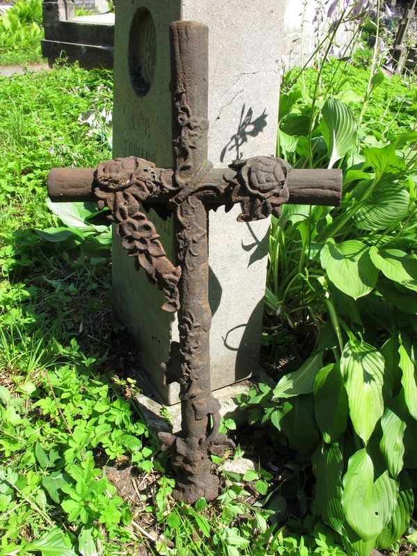 Fragment nagrobka Edwarda Zakrzewskiego, cmentarz na Rossie w Wilnie, stan z 2013