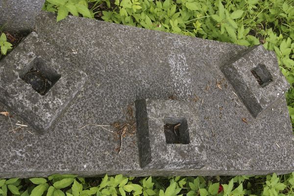 Fragment nagrobka rodziny Jankowskich, cmentarz Na Rossie w Wilnie, stan z 2013 r.