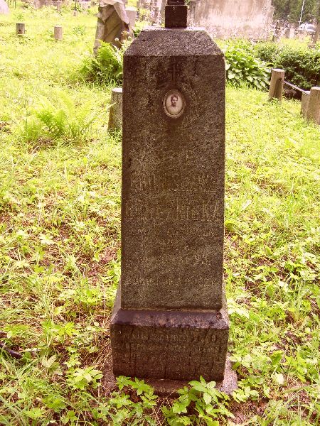 Tombstone of Bronislawa and Tekla Bereznický, Rossa cemetery in Vilnius, state 2014