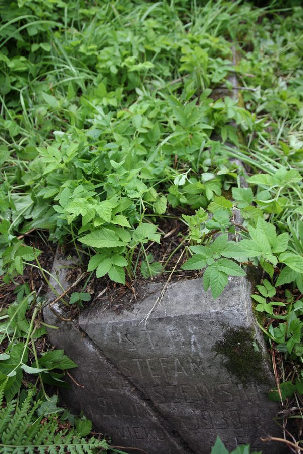 Fragment of Stefan Mikłaszewski's tombstone, Na Rossie cemetery in Vilnius, as of 2013.