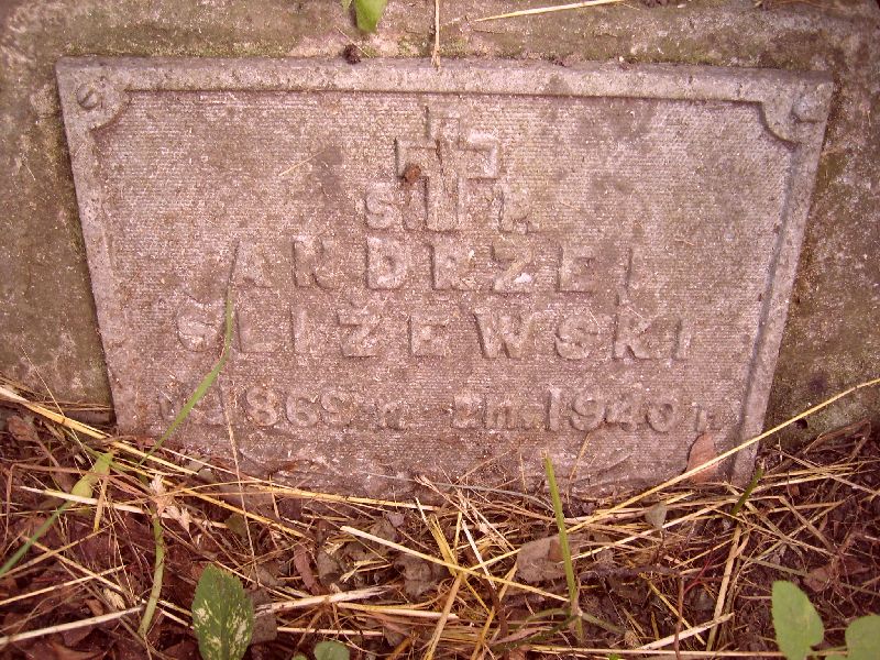 Fragment nagrobka Andrzeja Gliżewskiego, cmentarz na Rossie w Wilnie, stan z 2014