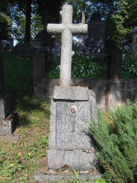 Tombstone of Stanislaw Jakowicz, Ross cemetery in Vilnius, as of 2013.