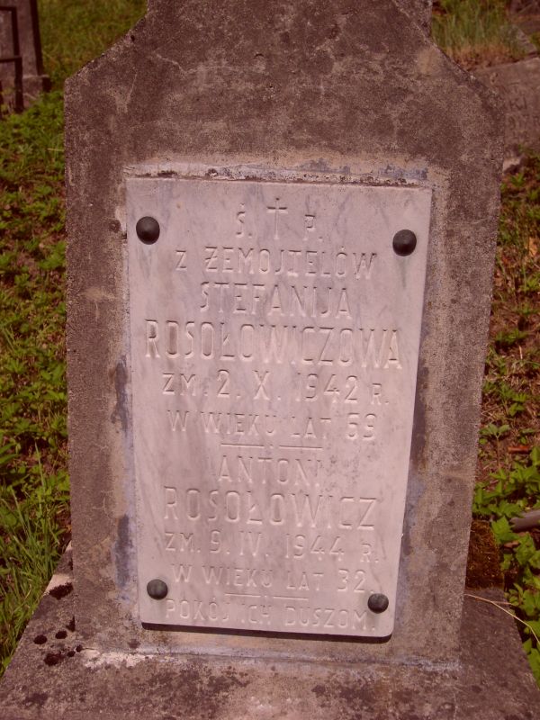 Tombstone of Antoni and Stefania Rosolowski, Ross cemetery in Vilnius, as of 2013.