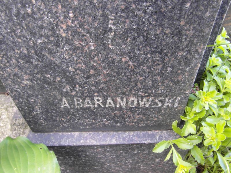 Fragment nagrobka Zdzisława Charmańskiego, cmentarz na Rossie w Wilnie, stan z 2014