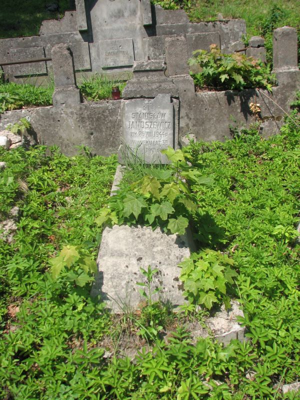 Tombstone of Stanislaw Januszewicz, Ross cemetery in Vilnius, as of 2013.