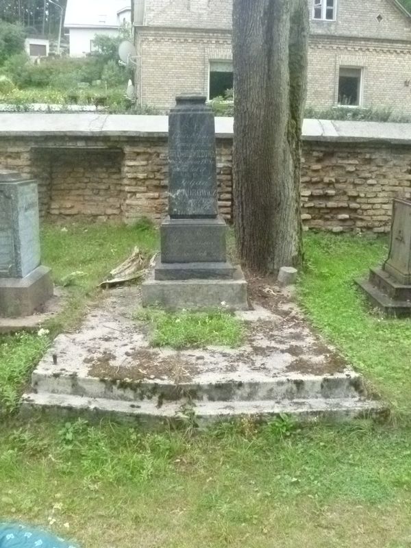 Tombstone of Julian and Laurentyna Hryhorowicz, Ross cemetery, as of 2013