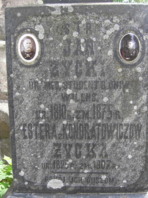 Fragment of the tombstone of Esther and Jan Zycki, Ross Cemetery in Vilnius, as of 2013.