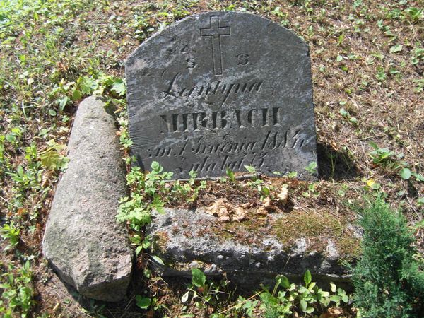 Надгробок Леонтини Мірбах на кладовищі Росса у Вільнюсі, станом на 2013 рік.
