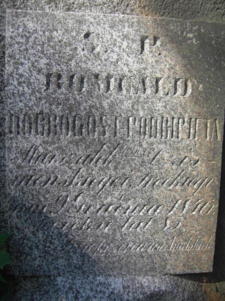 Tablica z nagrobka Romualda Dobrogosta Podbipięty, cmentarz na Rossie w Wilnie, stan z 2013 r.