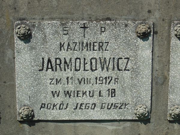 Tablica inskrypcyjna grobowca rodziny Jarmołowiczów, cmentarz Na Rossie w Wilnie, stan z 2013