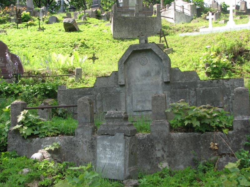Grobowiec rodziny Lachowicz, cmentarz na Rossie w Wilnie, stan na 2013 r.