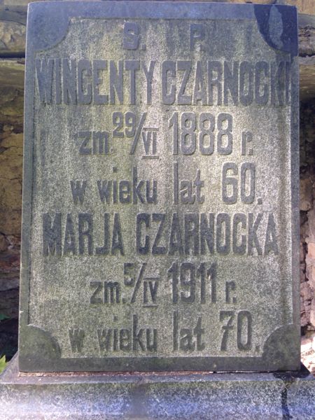 Fragment of a tombstone of the Czarnocki family, Ross cemetery, as of 2013