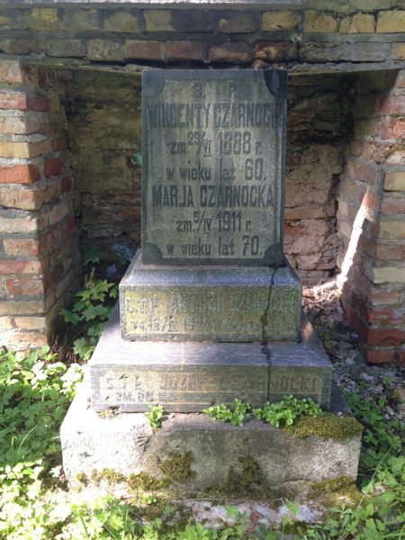 Tombstone of the Czarnocki family, Ross cemetery, as of 2013