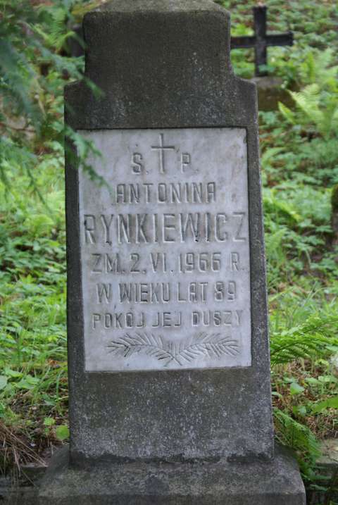 Inscription on the gravestone of Antonina Rynkiewicz, Na Rossie cemetery in Vilnius, as of 2013