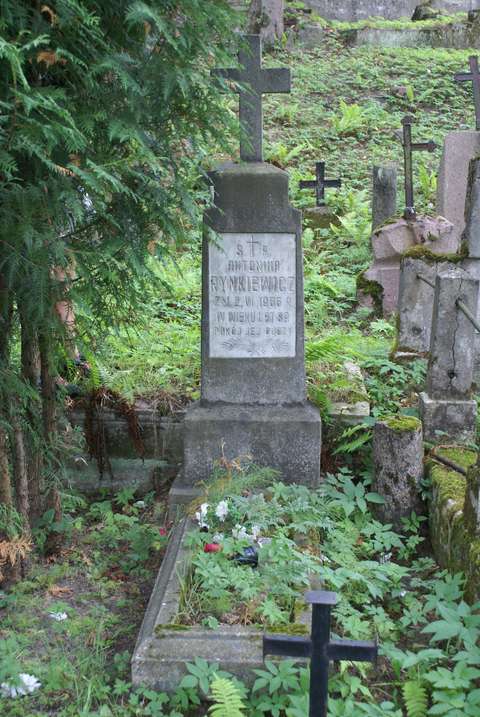 Tombstone of Antonina Rynkiewicz, Na Rossie cemetery in Vilnius, as of 2013