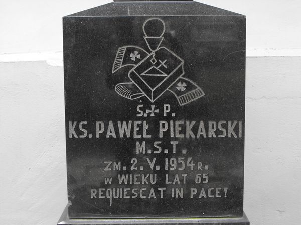 Fragment of Pavel Piekarski's tombstone, Na Rossie cemetery in Vilnius, as of 2013.