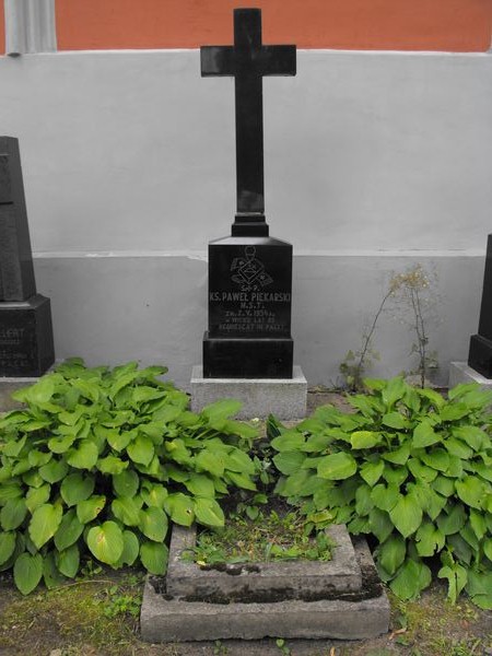 Tombstone of Pavel Piekarski, Na Rossie cemetery in Vilnius, as of 2013.