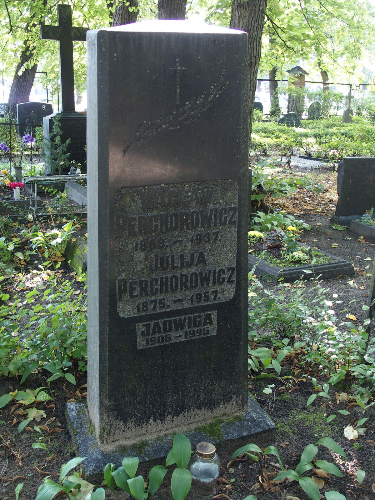 Nagrobek Jadwigi Perchorowicz, Julii Perchorowicz i Wacława Perchorowicza, cmentarz św. Michała w Rydze, stan z 2021 r.