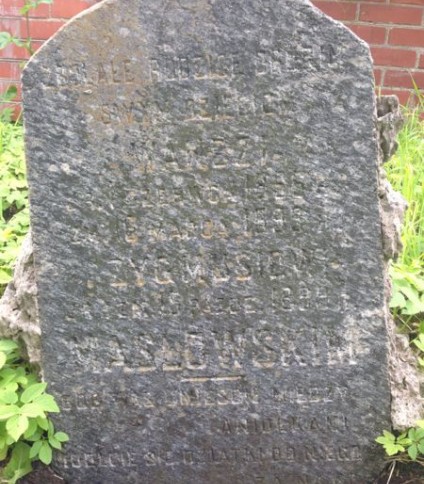 Nagrobek Wandy i Zygmunta Masłowskich, cmentarz na Rossie, stan z 2013 roku