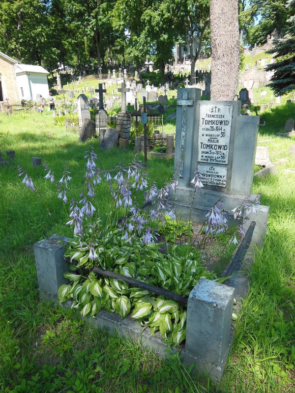 Tomkowid family tombstone, Na Rossie cemetery in Vilnius, state of 2013