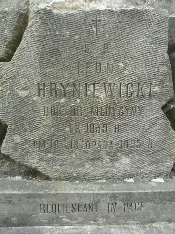 Fragment nagrobka Aleksandra i Leona Hryniewickich, cmentarz Na Rossie w Wilnie, stan z 2013 r.