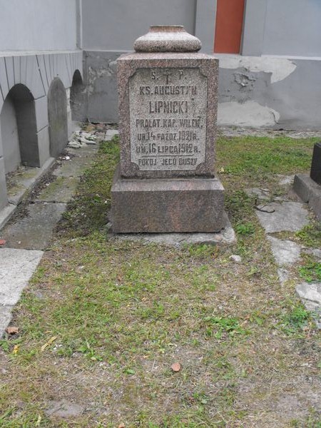 Tombstone of Augustyn Lipnicki, Na Rossie cemetery in Vilnius, as of 2013.