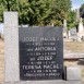 Fotografia przedstawiająca Machej family tombstone