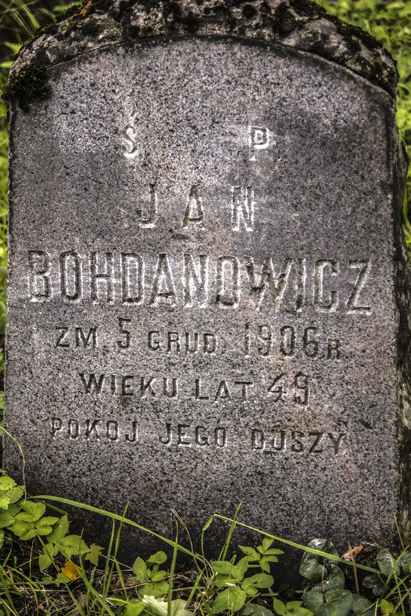 Inscription from the gravestone of Jan Bohdanowicz, Na Rossie cemetery in Vilnius, as of 2013.