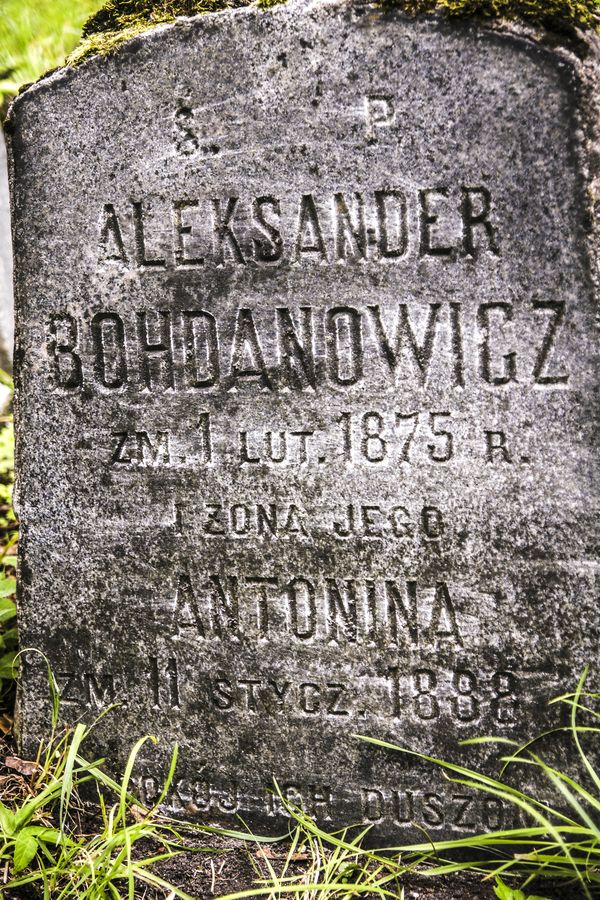 Inscription from the tombstone of Alexander and Antonina Bohdanowicz, Na Rossie cemetery in Vilnius, as of 2013.