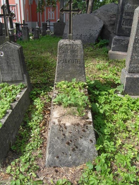 Nagrobek Jadwigi Jakutis, cmentarz na Rossie w Wilnie, stan z 2013 r.